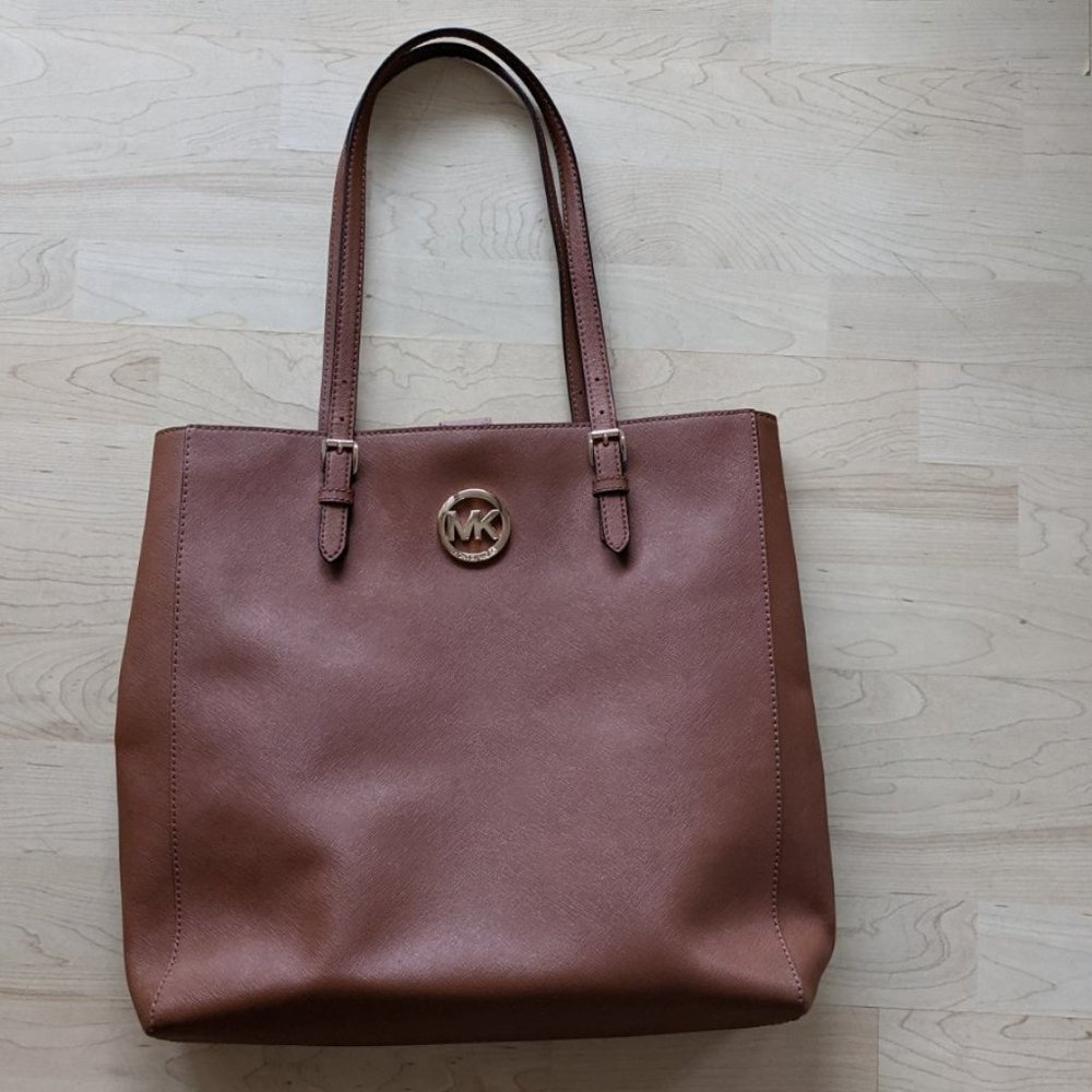 Michael Kors Saffiano Leather Jet Set Tote